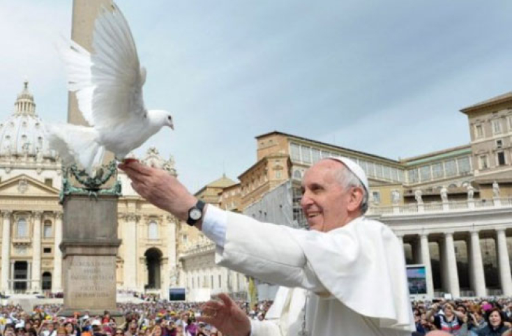 Pope-Francis-Dove.