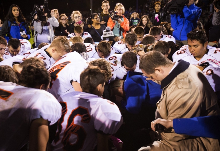 pray_on_field