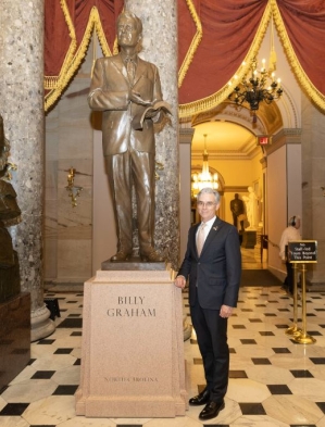 Chas Fagan and Graham statue